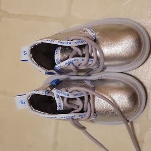 Toddler hersey kiss uggs